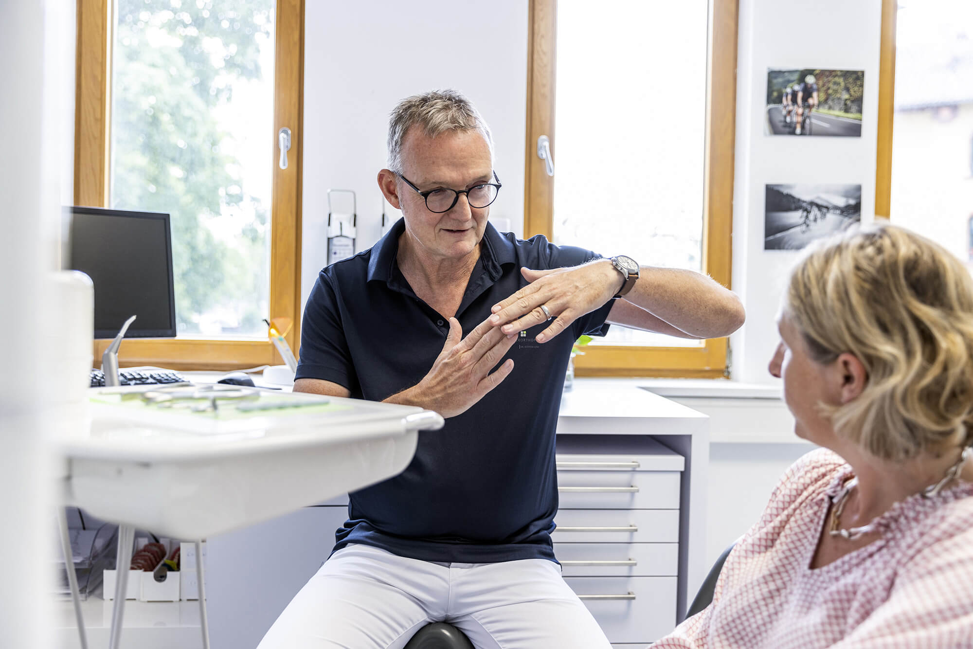 Dr Steffen Lenz mit einer Patientin